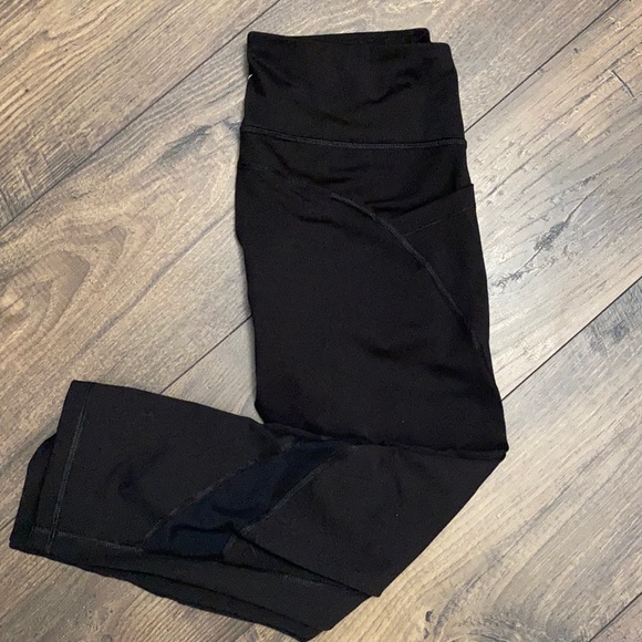 Old Navy Pants - 🌴2/$10 Old Navy Mid-Rise Side Mesh Pocket